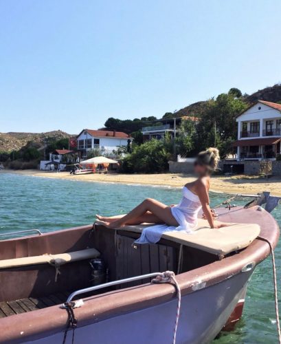 Alev-alev ön sevişme yapan eskort Arife