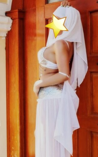 Ateşli dansöz escort Bedriye