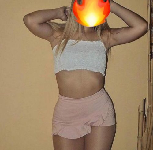 Benzersiz kendi yeri olan kadın Pinar
