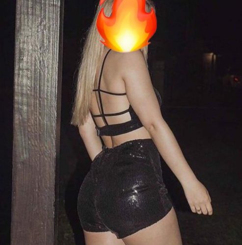 Benzersiz kendi yeri olan kadın Pinar