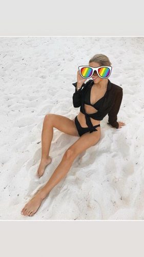 Çılgın evinde buluşan hanım Nezaket