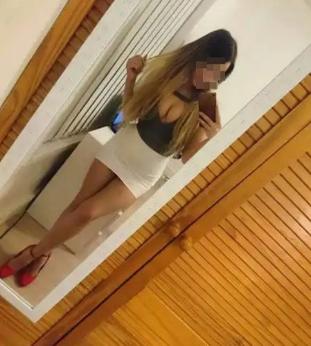 Cıvıl-cıvıl evinde buluşan hanım Füruzan