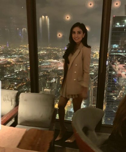 Elit sarışın kız Mimoza