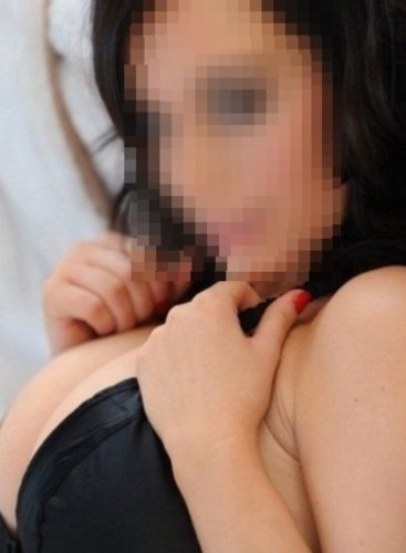 Eşsiz buğday tenli kadın Halide