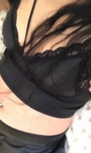 Eşsiz esmer bayan Kadriye