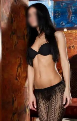 Mersin escort deniz, Akdeniz yakası 22 yaşlı escort, kendi yeri olan grup escort bayanlar