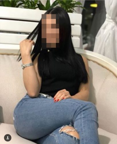 Gösterişli buğday tenli kadın Ilknur