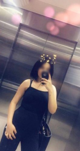 Gösterişli saksocu escort Esen