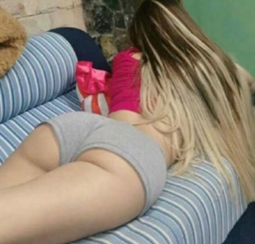Harika buğday tenli kız Engin