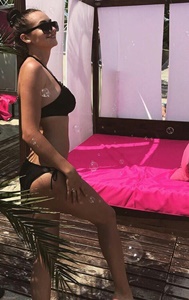 Kusursuz beyaz tenli hatun Nezihe
