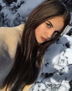 Neşeli buğday tenli hatun Fahrünissa