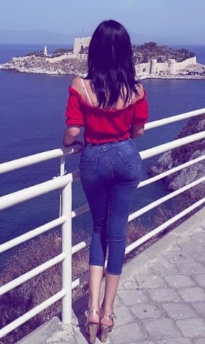 Olağanüstü kendi yeri olan bayan Nazli