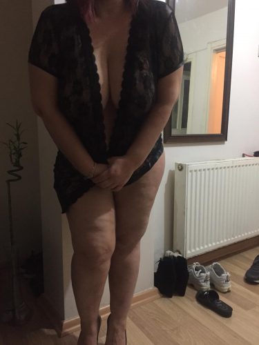 Seksapel genç hatun özge