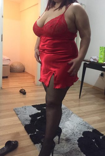 Seksapel genç hatun özge