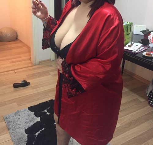 Seksapel genç hatun özge