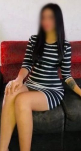 Şık esmer bayan Asiye