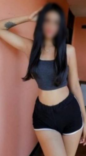 Şık esmer bayan Asiye